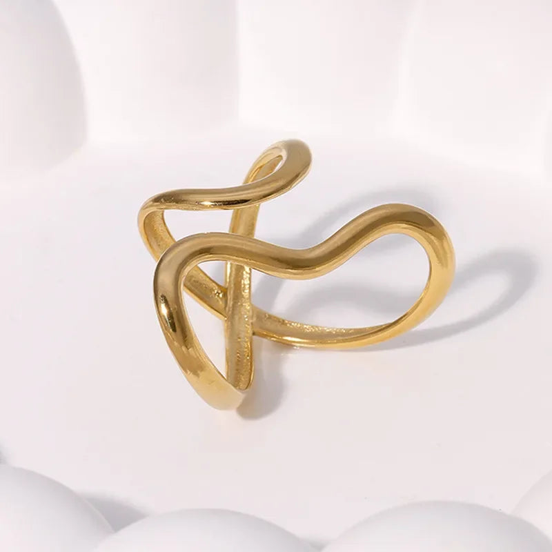 Curvy ring