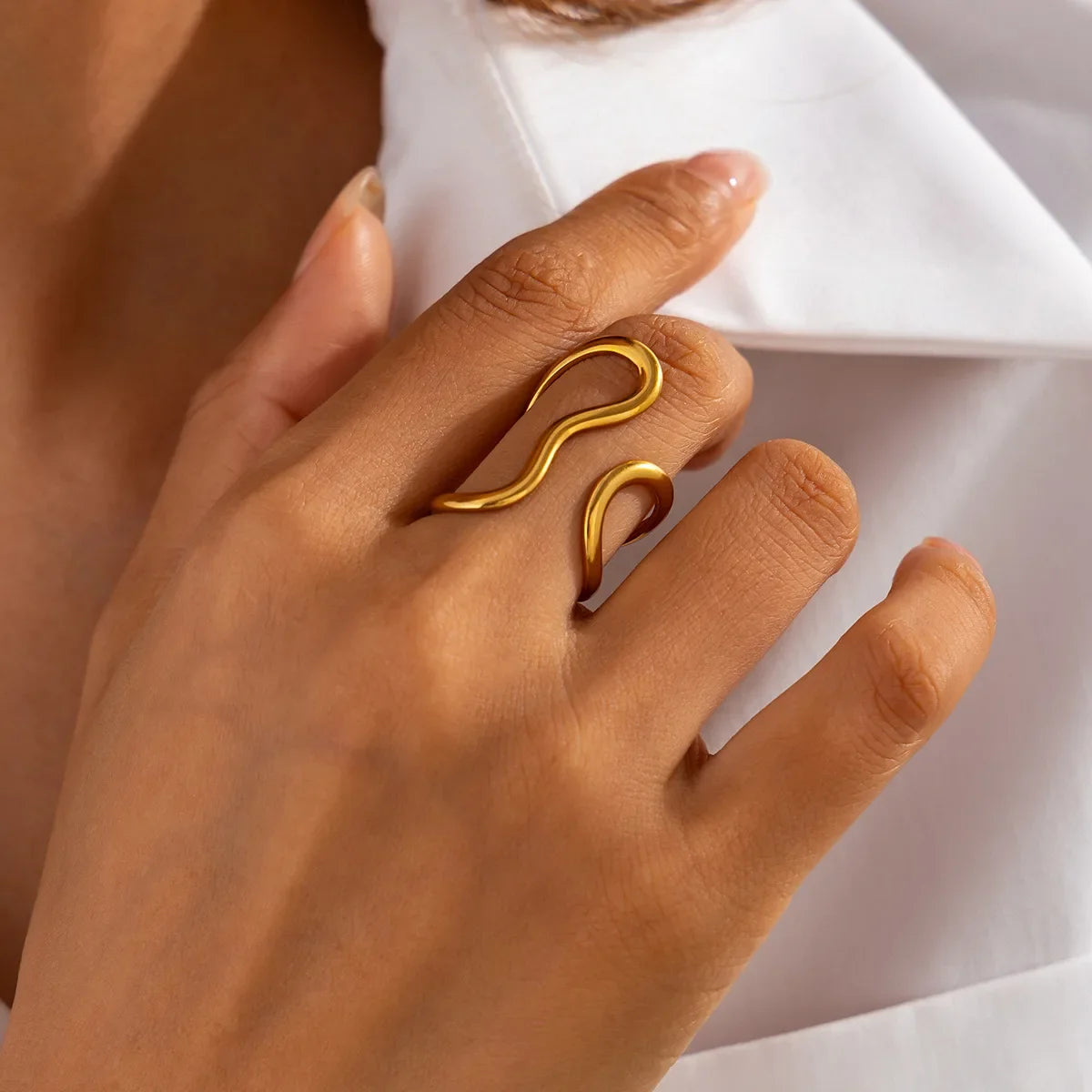 Curvy ring